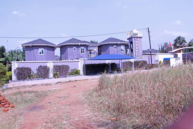 Exterior 4