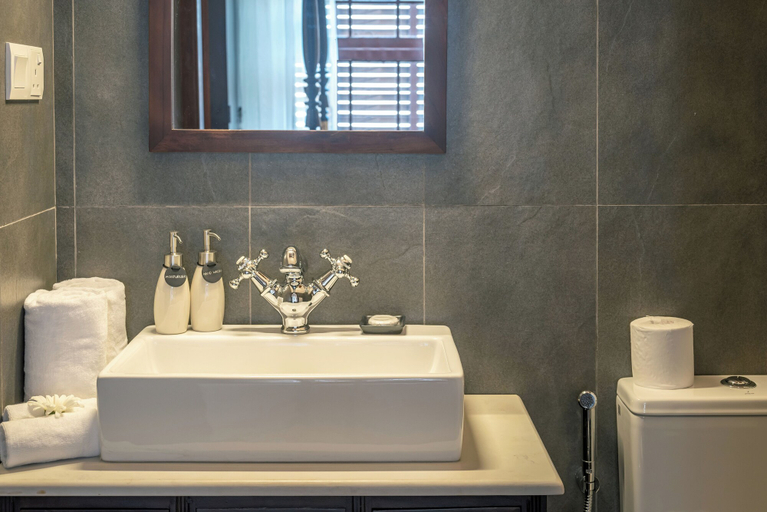 Bathroom 5, Writer's Lodge By Ishq, Galle Four Gravets