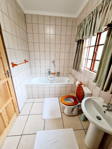 Bathroom 1, Resthaven Guesthouse, Alfred Nzo