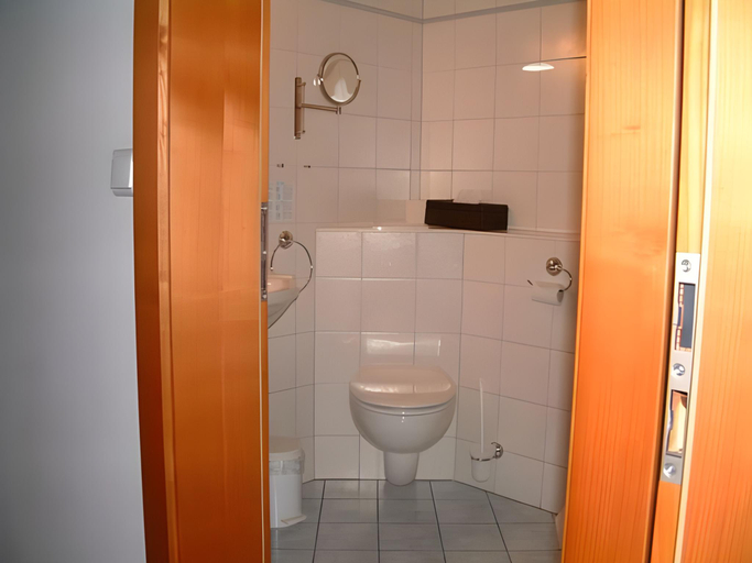 Bathroom 3, Gasthof Fischerstuberl, Traunstein