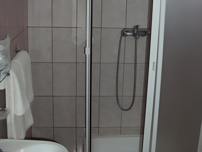 Bathroom 4, Hotel Beta, Cluj-napoca
