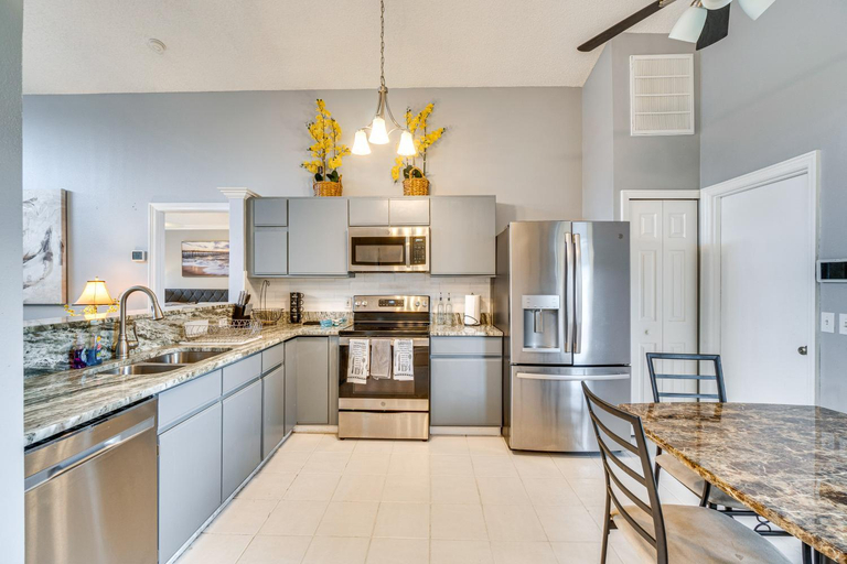 Others 4, Lovely Florida Retreat w/ Lanai: 5 Mi to Riverwalk, Seminole