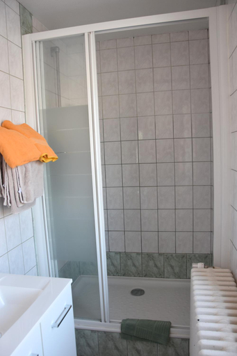 Bathroom 9