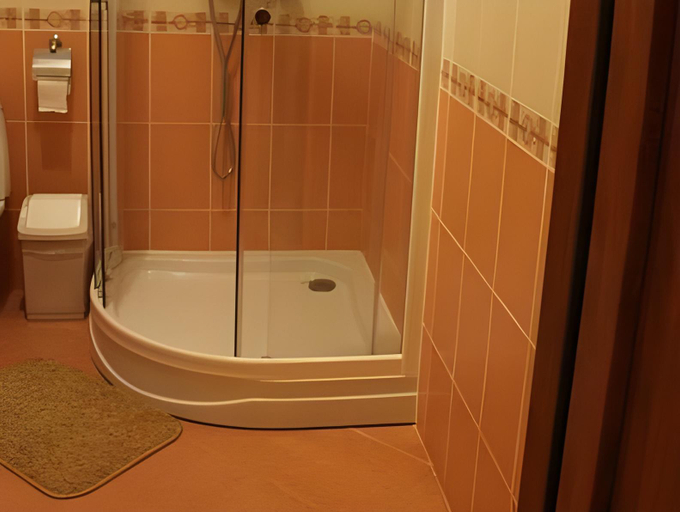 Bathroom 2, Passage Hotel, Berehivs'kyi