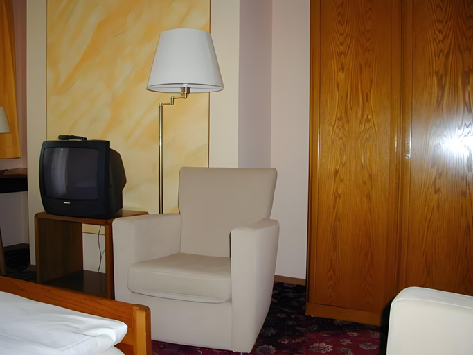 Bedroom, Goldener Schwan Hotel Garni, Neustadt an der Aisch-Bad Windsheim