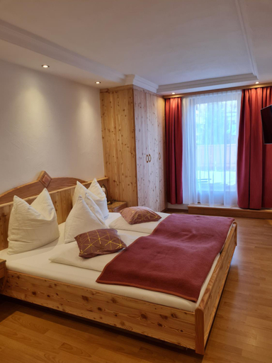 Bedroom 2, Edelsteinhotel Guniwirt, Murau