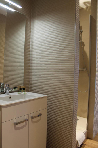 Bathroom 2, L'Huitriere, Seine-Maritime