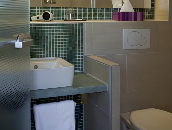 Bathroom 5, Hotel Erbprinzenhof, Karlsruhe