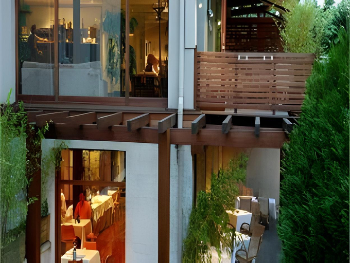 Exterior & Views