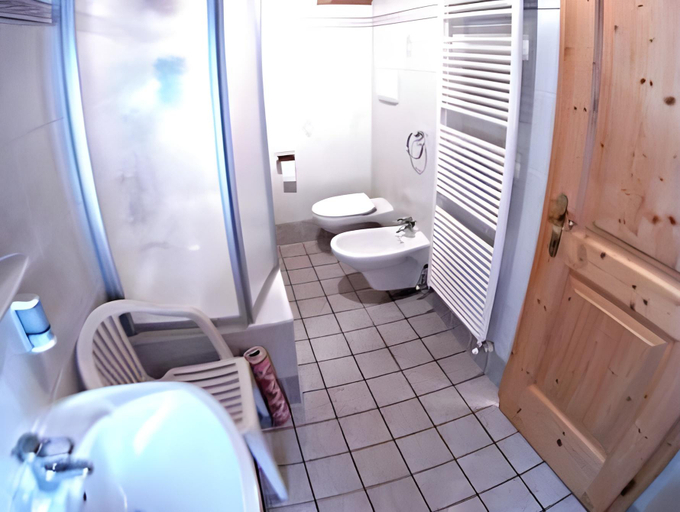 Bathroom 4, Hotel Gardenazza, Bolzano