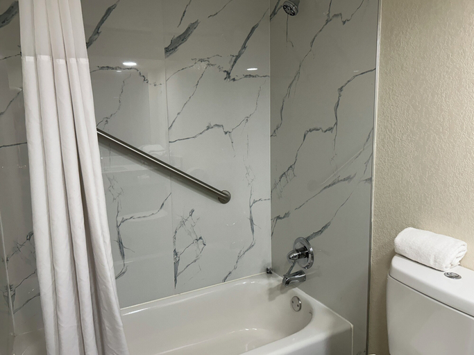 Bathroom 4, Hilltop Inn & Suites, Westchester