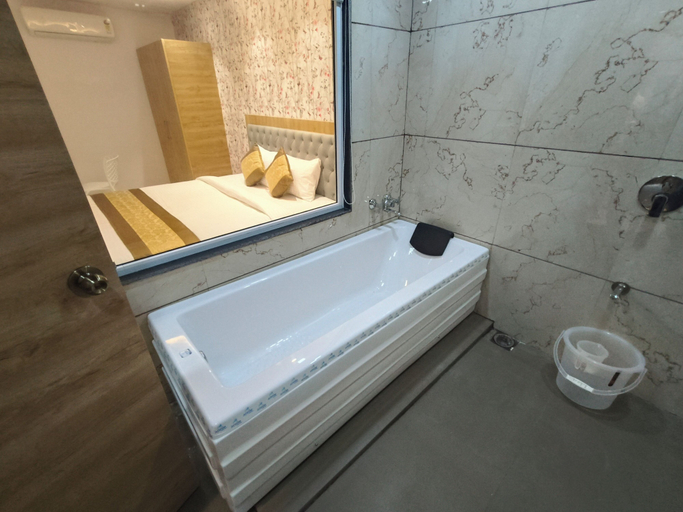 Bathroom 3, Hotel Morya Residency Parel, Mumbai City