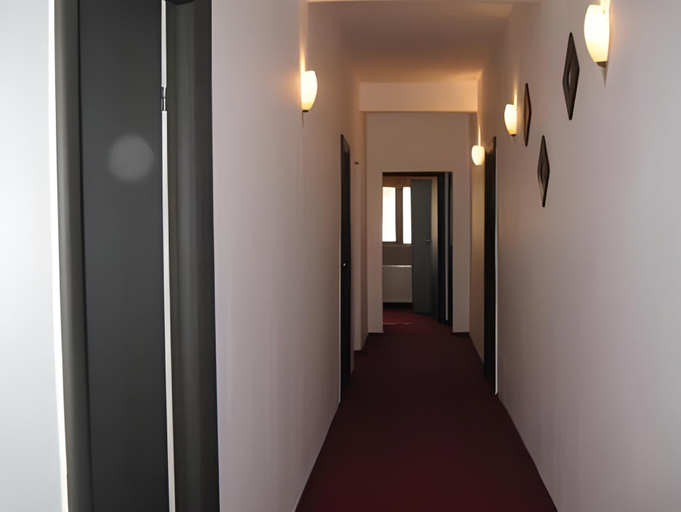 Others 5, Hotel Taco, Municipiul Bucuresti