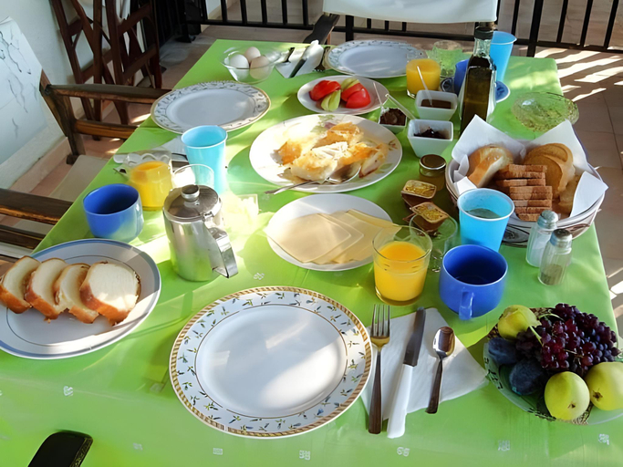 Food & Drinks 4, Pansion Limni, Ionian Islands