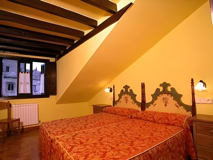 Bedroom 4, Akla Hotel Suites Santillana, Cantabria