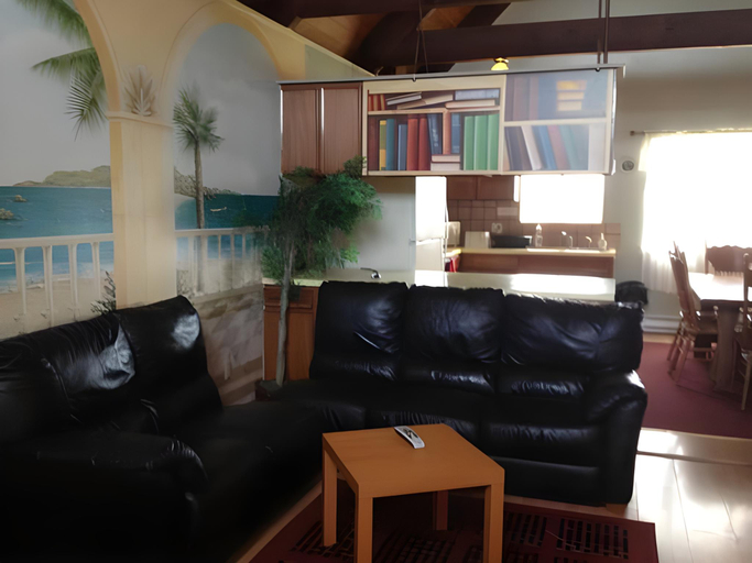 Others 5, Wanderlust Inn, Grays Harbor