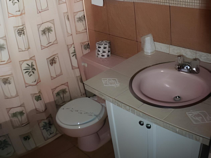 Bathroom 2, Wanderlust Inn, Grays Harbor