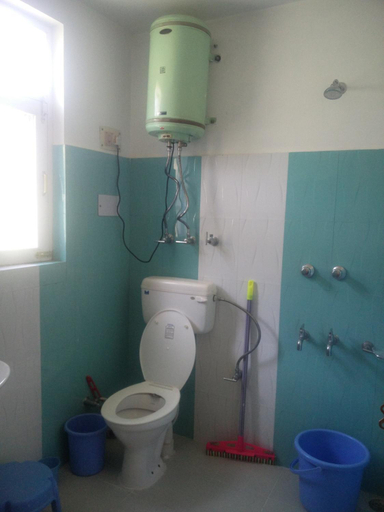 Bathroom 2, Orchards House - The Hidden Tribe, Kullu