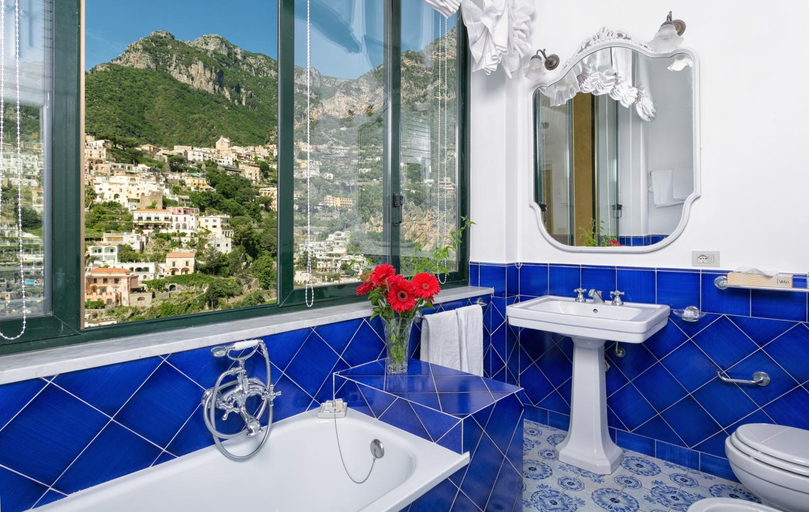 Bathroom 3, Palazzo Margherita, Salerno