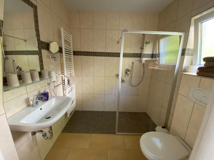 Bathroom 2, Ferienwohnungen Mittendrin, Waldeck-Frankenberg