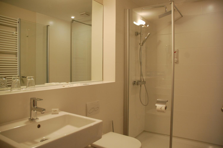 Bathroom 4, Parkhotel Bad Bevensen ,ThermePlus, Uelzen