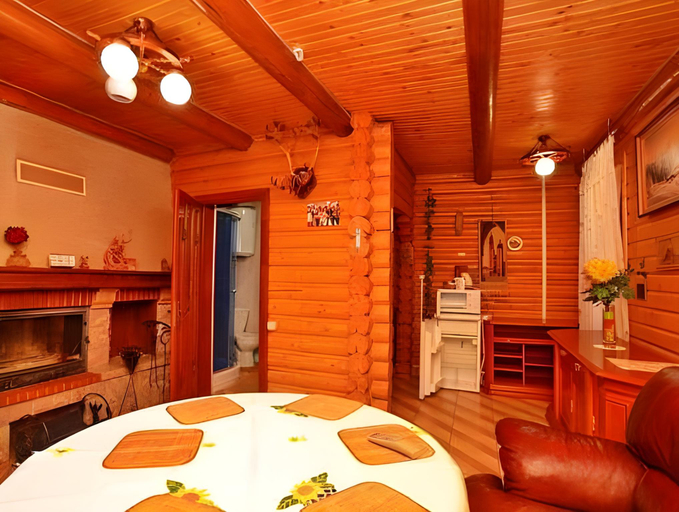 Bedroom 2, Urochyshe Vyshnya, Nadvirnians'kyi