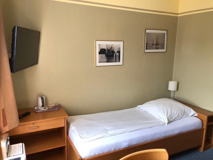 Bedroom 4, Garni Hotel-Pension Holum, Wittmund