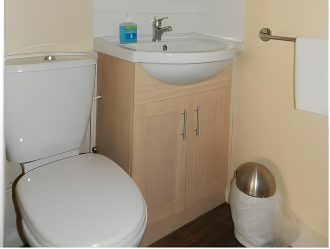 Bathroom 2, Kings Arms, Essex