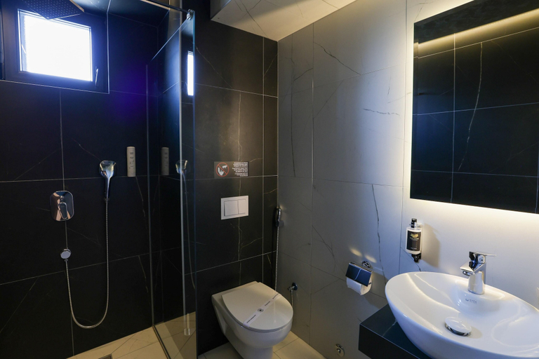 Bathroom 3, Nest Suites