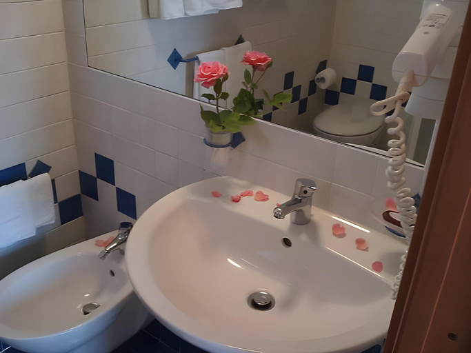 Bathroom 4, Hotel Villa Canu, Oristano