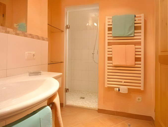 Bathroom 2, Garni Rosslhof, Zell am See