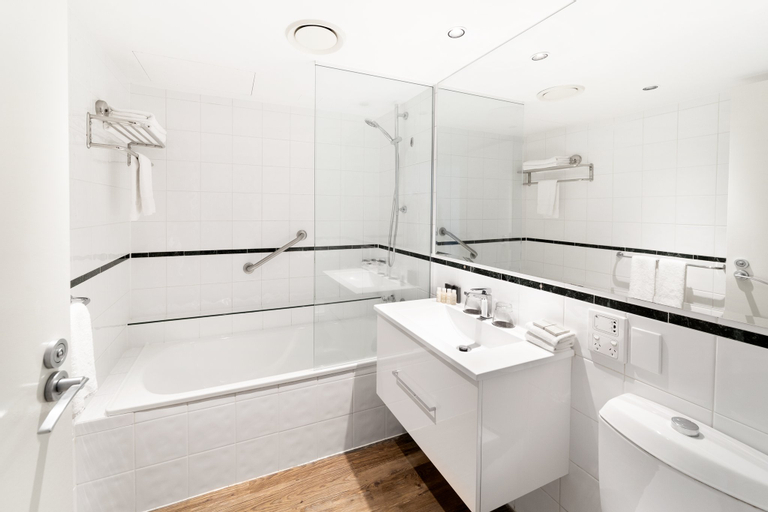 Bathroom 10