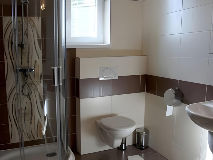 Bathroom 2, Mlyn Penzion & Wellness, Komárno