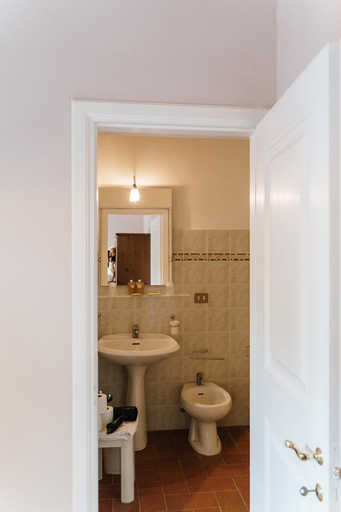 Bathroom 4, Villa Nottola, Siena