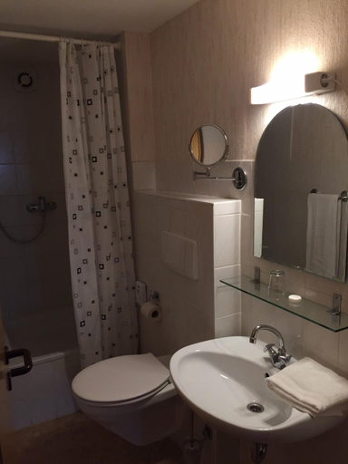 Bathroom 3, Landhotel Gratz, Fürstenfeldbruck