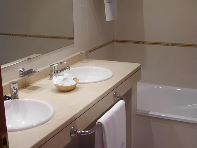 Bathroom 3, Motel Emporio, Valladolid