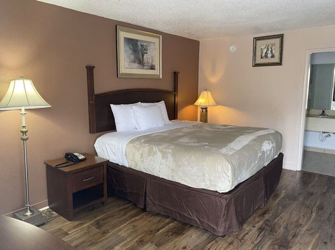 Bedroom 4, Economy Hotel Montgomery, Montgomery