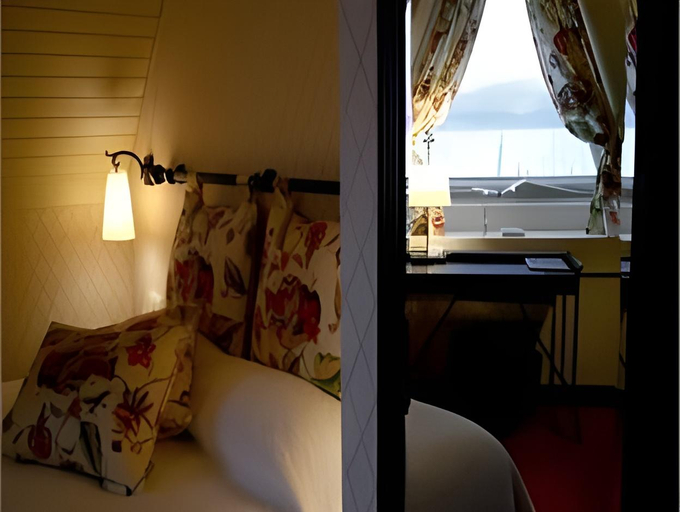 Bedroom 3, Romantik Hotel Mont Blanc au Lac, Morges