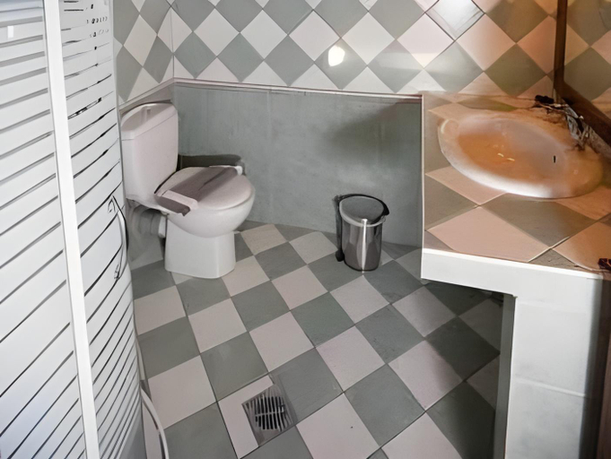 Bathroom 3, Hotel Machalas, Epirus