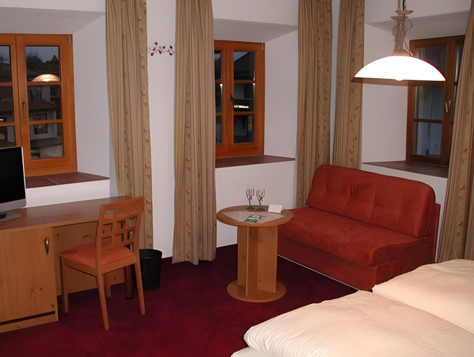 Bedroom 2, Hotel Alte Post, Traunstein