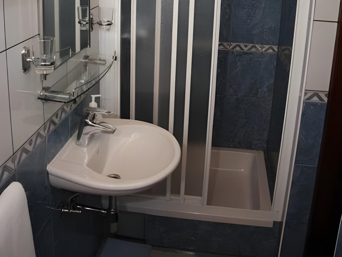 Bathroom 3, Guest Accommodation Marko Kesic, Rakovica
