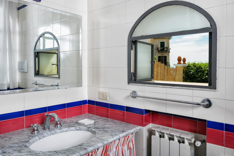 Bathroom 3, Palazzo Margherita, Salerno