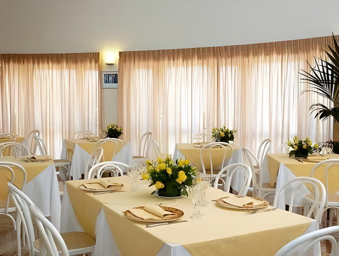 Others 5, Hotel Palace, Ancona