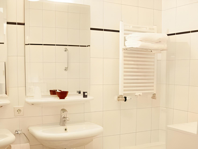 Bathroom 2, Boer Goossens, Sint-Michielsgestel