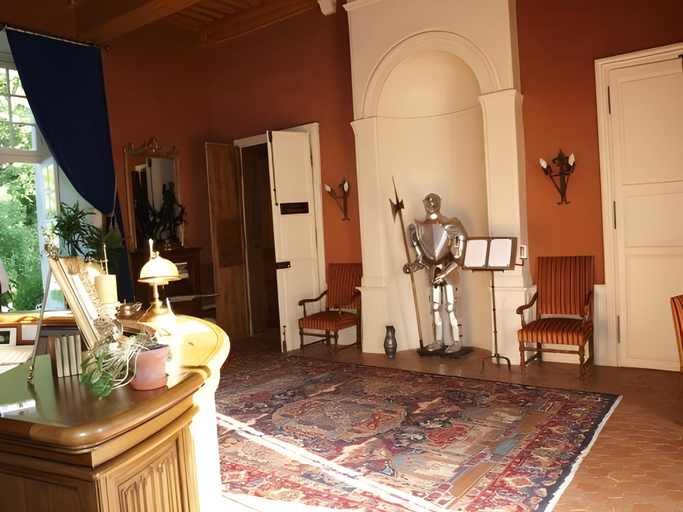 Public Area 4, Chateau de Vault de Lugny, Yonne