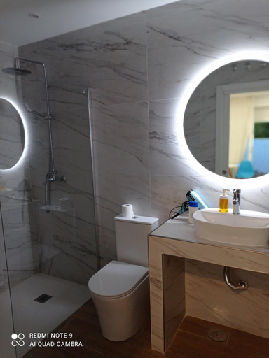Bathroom 4, Apartamentos y Habitaciones KAI MARBELLA, Málaga