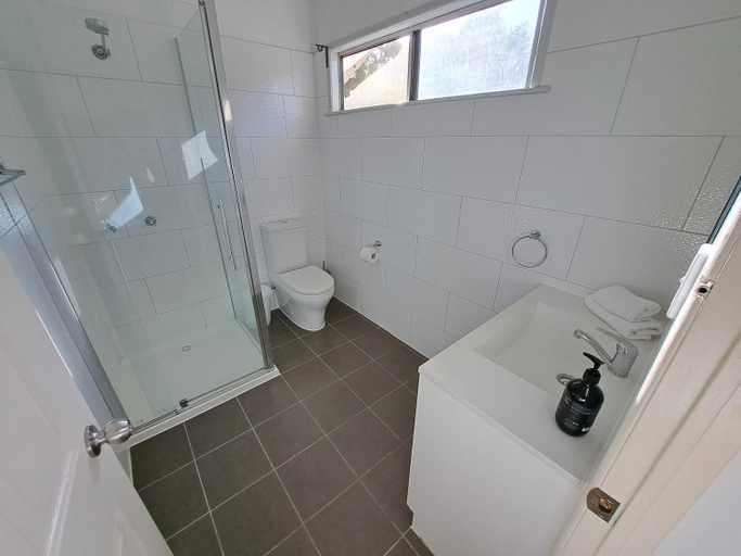 Bathroom, Castaways Moreton Island, Moreton Island