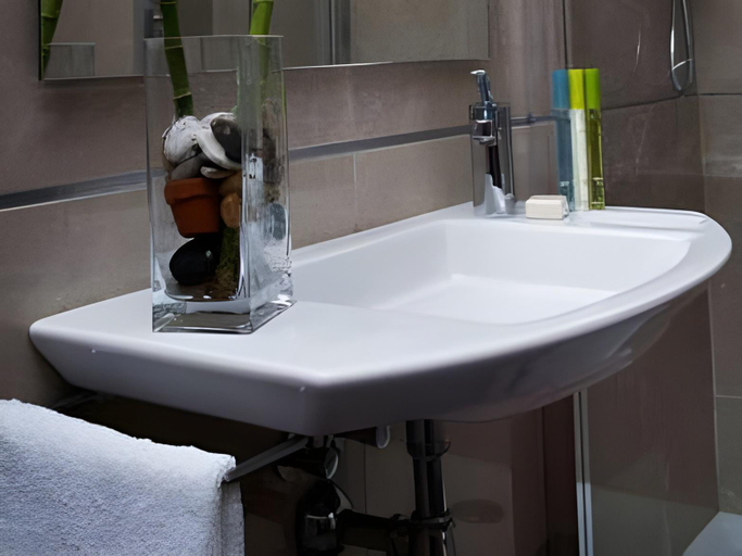 Bathroom 4, Hotel San Sebastian Hospederia, Murcia