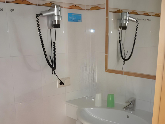 Bathroom 3, Gastehaus Hartweger, Liezen