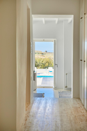 2, Villa Meltemi on the Outskirts of Naousa, Paros, South Aegean